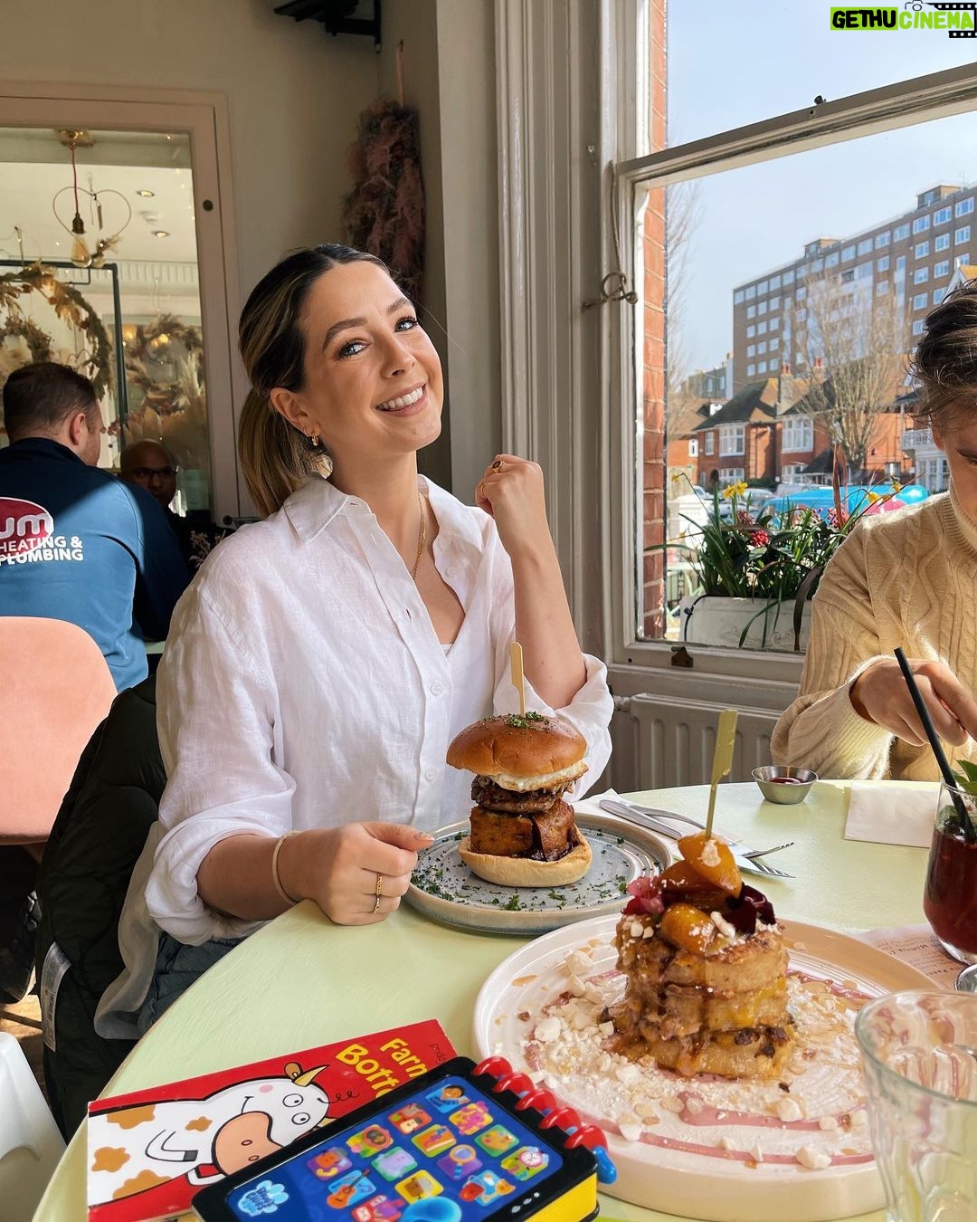 Zoe Sugg Instagram - This weeks camera roll highlights are some of my favourite. Lots of lovely memories made ✨ 1. Ottie likes hiding under the tablecloth once she’s finished her meals 🥰 2. Gorgeous Mother’s Day flowers from @alfiedeyes & Ottie ♥️ 3. Planting flowers in O’s playhouse pots with Nana @traceysugg & Nala 4. Birthday team lunch with @dani_cox3 at @tutto.uk which was DELICIOUS! I already want to go back 5. They brought out a chocolate truffle with a candle for us at the end of the meal which was sweet, although by this point we were absolutely stuffed! 🤪 6. Date night with @alfiedeyes at the cinema to see Louis Tomlinsons new film! We really enjoyed it! 7. Breakfast at @oeuf.cafe, always an absolute joy!! 8. Post breakfast stroll along the seafront in gale force winds! 9. The pretty sequins @bw.nails used on my nails (see previous post) 10. Having a bit of a green moment and loved this co-ord from @mango Hope you’ve also had a lovely week ✨
