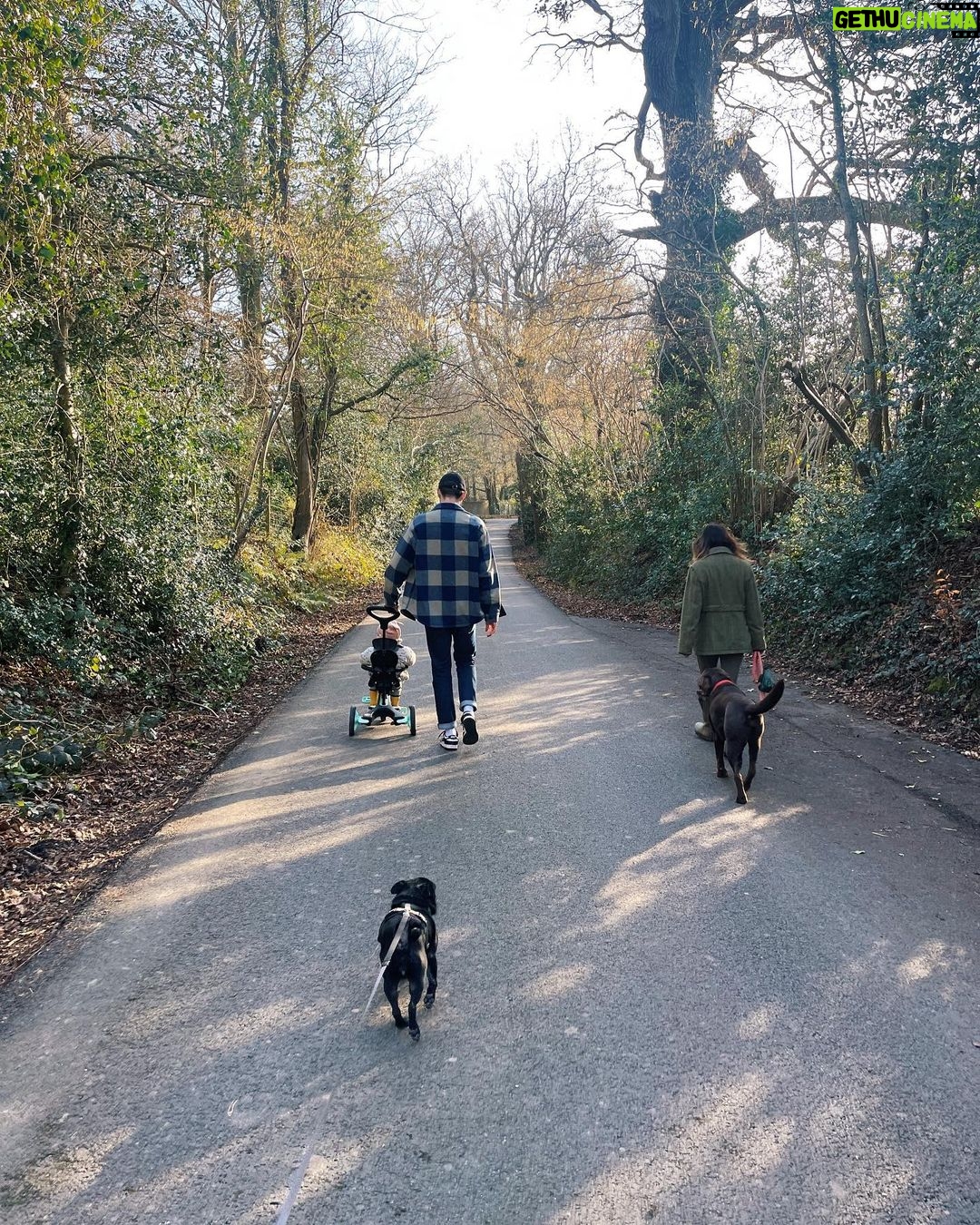 Zoe Sugg Instagram - Happy Sunday ✨ back with another highlights of the week post. This week we had a few lovely play dates & managed to get outside a lot! Spring feels like it’s in the air at the moment and that makes me so happy! (Besides the last few days which were FREEZING!) 1. Ottie’s little hand on my leg whilst we watched a film with her snacks. Absolutely melted my heart ♥️ 2. Garden Center trip with Nanny & Grandad! Sniffing all the flowers 🌸 3. Family walks 4. Sketch with @maddiechester & @dani_cox3 5. Trying on my sunglasses 🥲 6. A morning of antics with her pal Ralph 7. In the office with @alfiedeyes 8. Spring blooms 💐 9. Fun on the farm with @alfiedeyes @jimchapman @sarah.tarleton & Margot 10. Hide and seek with Ottie 👀