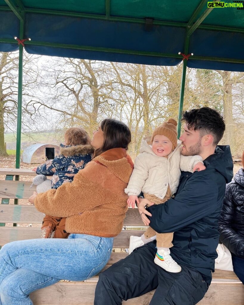 Zoe Sugg Instagram - Happy Sunday ✨ back with another highlights of the week post. This week we had a few lovely play dates & managed to get outside a lot! Spring feels like it’s in the air at the moment and that makes me so happy! (Besides the last few days which were FREEZING!) 1. Ottie’s little hand on my leg whilst we watched a film with her snacks. Absolutely melted my heart ♥️ 2. Garden Center trip with Nanny & Grandad! Sniffing all the flowers 🌸 3. Family walks 4. Sketch with @maddiechester & @dani_cox3 5. Trying on my sunglasses 🥲 6. A morning of antics with her pal Ralph 7. In the office with @alfiedeyes 8. Spring blooms 💐 9. Fun on the farm with @alfiedeyes @jimchapman @sarah.tarleton & Margot 10. Hide and seek with Ottie 👀