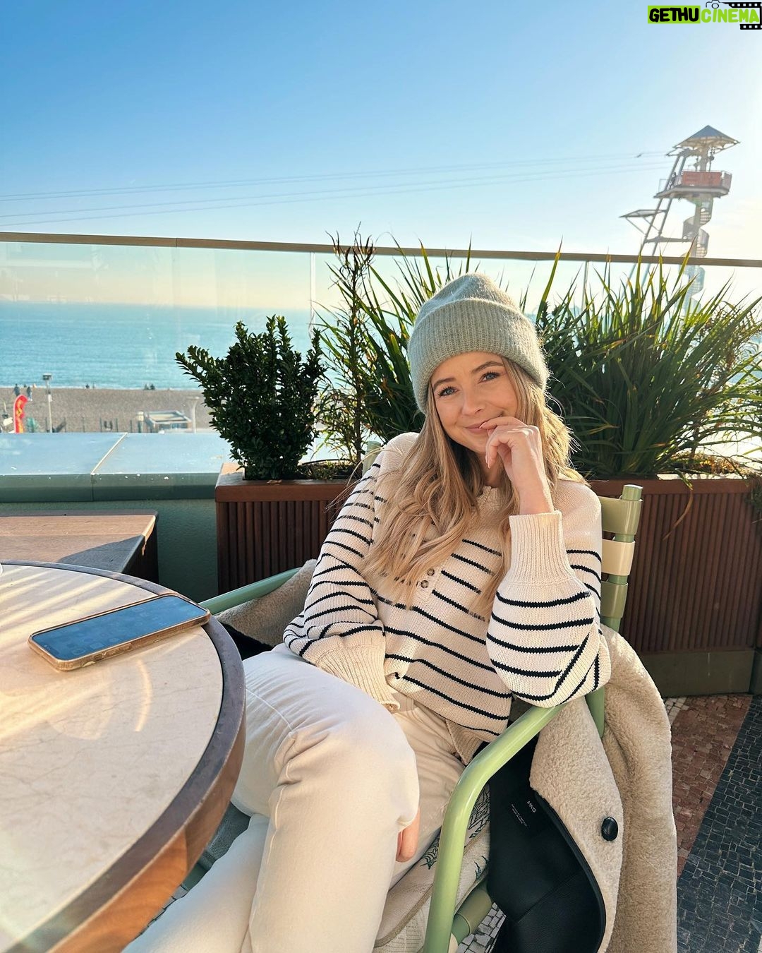 Zoe Sugg Instagram - Totally forgot to share some snaps from Valentine’s Day last week. Was going to include a few in my weekly roundup but there were so many I thought they deserved their own post ❣️ 1. Heart Pjs by @nextofficial (ad gift) 2. Heart shaped waffles for breakfast 3. Jealous of Ottie’s outfit! 4. Card from my fave gal @poppydeyes 5. Off on a date 6. That jawline @alfiedeyes 7. The reason I mostly don’t have a jawline… 😂 8. Chillin’ 9. Sea view 10. Heading home with the rest of my pizza in a box that @alfiedeyes carried for me because he’s a gent 😂 A happy love-filled day! (Much like any other to be honest, but we definitely made a bit more effort which was so lovely!)