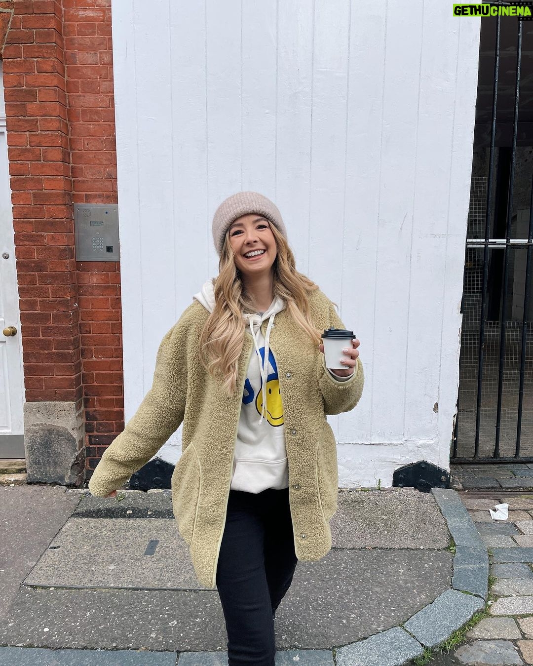 Zoe Sugg Instagram - Happy Saturday! Since having Ottie I have realised I rarely take photos of myself anymore. 1. Because Ottie is far more interesting, 9 out of 10 photos or videos are of her. 2. Because I spend a lot more time in loungewear & no makeup. So any time I have actually got ready or left the house I’m trying to make a bit more of a conscious effort to snap my outfits, something I always appreciate other content creators doing and sharing, especially as I still feel a little unsure of what to wear post Ottie. I really thought the post Partum identity crisis would have settled down a bit by now and although it’s certainly a little easier, I still look at my wardrobe and scratch my head most mornings. Maybe it’s not a post Partum thing, maybe it’s just a mum thing, a time thing, the fact I look more tired and I still don’t really see the fresh faced pre baby version of myself when I look in the mirror? Whatever it is, I love seeing a bit of inspo here on the grid, so hopefully you do too! And if you also feel like this, 3 months or even 3 years after having a baby, I hope you feel a little better knowing it’s not just you! 😅♥️