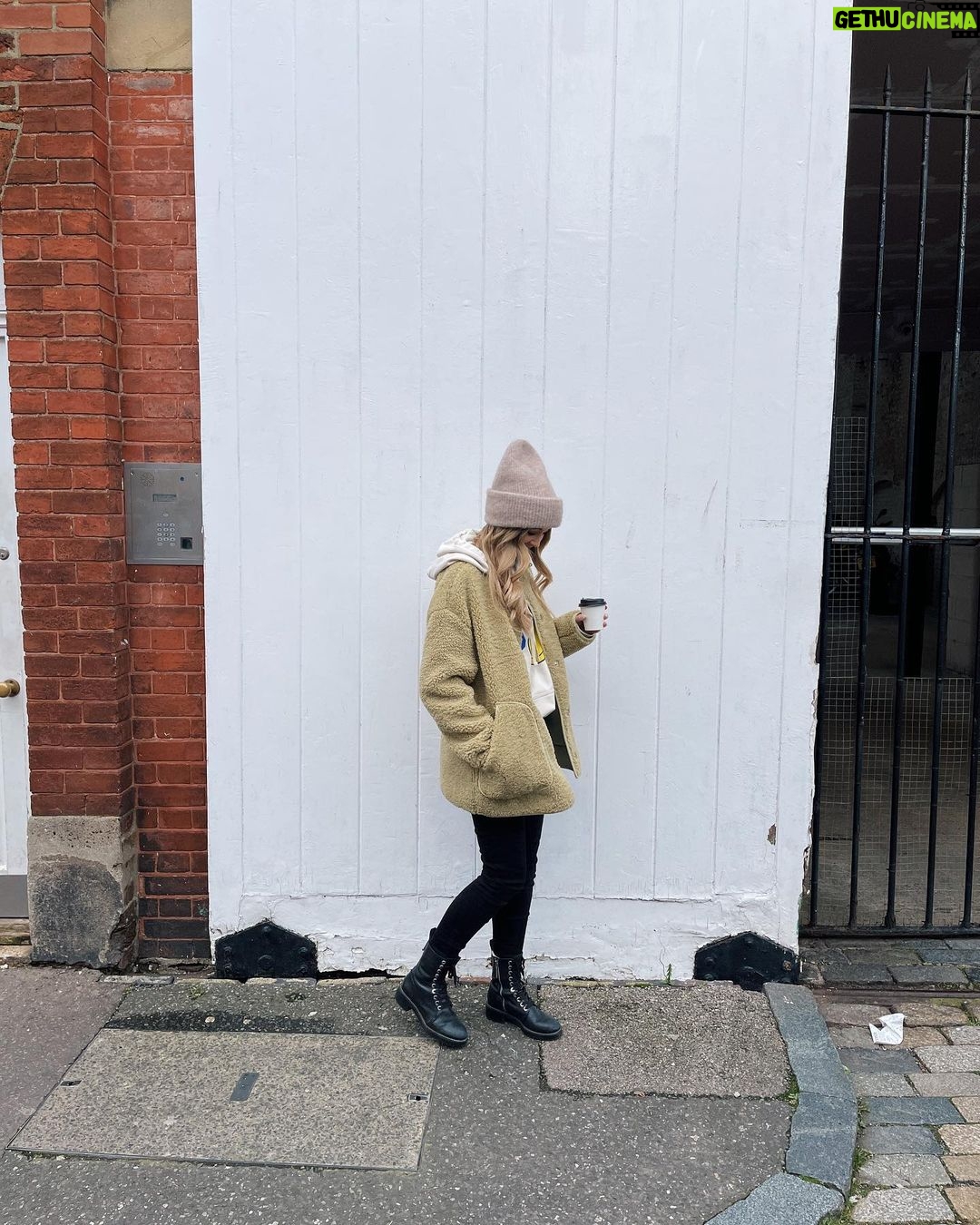 Zoe Sugg Instagram - Happy Saturday! Since having Ottie I have realised I rarely take photos of myself anymore. 1. Because Ottie is far more interesting, 9 out of 10 photos or videos are of her. 2. Because I spend a lot more time in loungewear & no makeup. So any time I have actually got ready or left the house I’m trying to make a bit more of a conscious effort to snap my outfits, something I always appreciate other content creators doing and sharing, especially as I still feel a little unsure of what to wear post Ottie. I really thought the post Partum identity crisis would have settled down a bit by now and although it’s certainly a little easier, I still look at my wardrobe and scratch my head most mornings. Maybe it’s not a post Partum thing, maybe it’s just a mum thing, a time thing, the fact I look more tired and I still don’t really see the fresh faced pre baby version of myself when I look in the mirror? Whatever it is, I love seeing a bit of inspo here on the grid, so hopefully you do too! And if you also feel like this, 3 months or even 3 years after having a baby, I hope you feel a little better knowing it’s not just you! 😅♥️