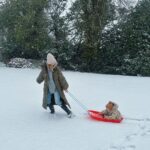 Zoe Sugg Instagram - Ottie’s first snow! (Also I think it’s the first time it’s snowed during vlogmas?) 🌨️ p.s. we did put mittens on her and they lasted all of 5 mins before she shook them off and didn’t want to wear them anymore. HOW do you get toddlers to wear mittens/gloves? 😂🫠