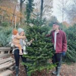 Zoe Sugg Instagram - Yesterdays vlogmas is up! We went to our favourite place @wildernesswoodsussex and picked our tree 🎄