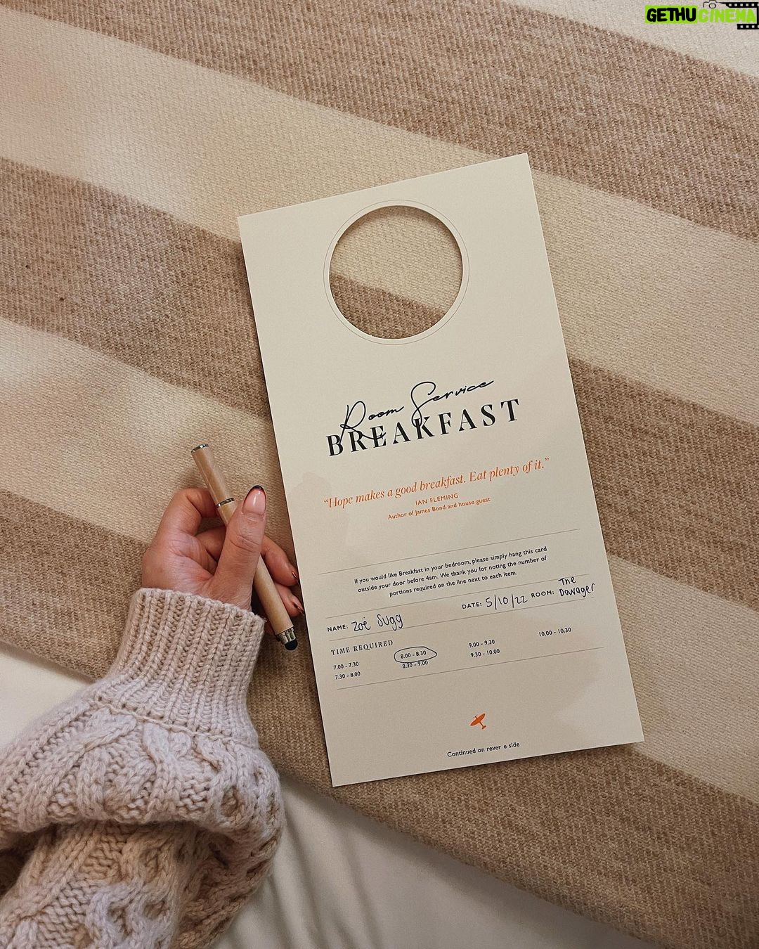 Zoe Sugg Instagram - A couple of snaps from our night away at @beaverbrook ✨ SO many of you recommended we stay here and I can totally see why. It was honestly so beautiful & peaceful. The breakfast was also 10/10 & I can’t stop thinking about it 🤣