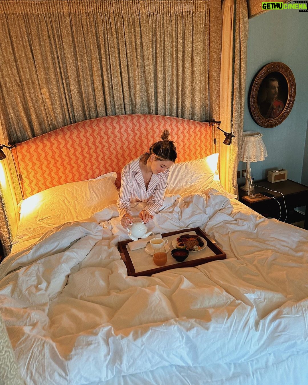 Zoe Sugg Instagram - A couple of snaps from our night away at @beaverbrook ✨ SO many of you recommended we stay here and I can totally see why. It was honestly so beautiful & peaceful. The breakfast was also 10/10 & I can’t stop thinking about it 🤣
