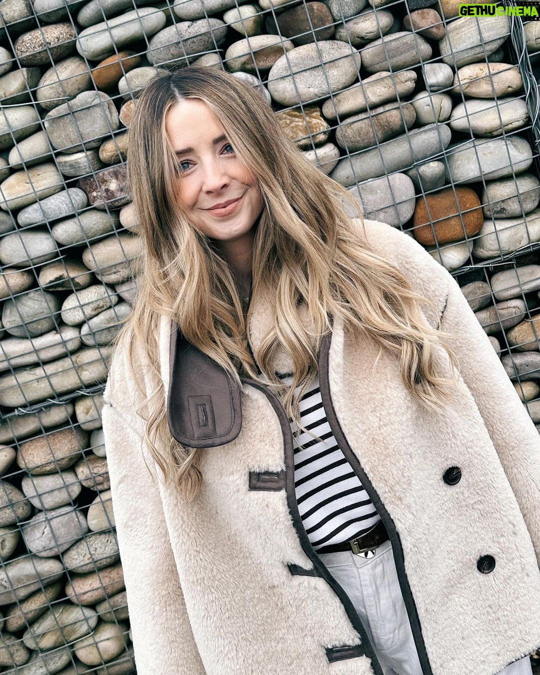 Zoe Sugg Instagram - Week 5 of 2024 ✨ This week I think the overall vibe was “feeling more myself” I don’t think I’d quite realised how long (since the first trimester of pregnancy basically) that I just haven’t quite felt like me. Whether that was the pregnancy itself & everything that comes with growing a human both mentally and physically and then birth and recovery & newborn tiredness that follows. This week I felt my energy creep back, but not just that, I started to notice things a bit more and felt them more deeply too. Almost felt like a mental and physical cloud had lifted slightly (One I got so used to I didn’t realise it was there) if you’re in the depths of pregnancy or early post partum life, I hope this resonates somewhat! You will recognise yourself again, sometimes it just takes a bit of time ♥️ (and in the mean time, look at what you’ve created!!) x 1. Alfie & I went for a little date morning breakfast at @oeuf.cafe (with a teeny third wheel in tow) 2. Outfit mirror pic! Tap to see where things are from! 3. Hair was looking glorious thanks to the refresh from @samantha.cusick and the fact that I’d actually spent some time on it 😜 4. If you don’t order “frumpets for the table” when you go to @oeuf.cafe then you’re doing it all wrong! (Highly recommend the apple crumble ones!) 5. This little lady is becoming more and more expressive and it’s the cutest! She has really started interacting with us 🥰 6. O has been really into painting & drawing this week which has been so cute to watch. I think she would happily sit and do this for hours and she only painted her lips once 😅 7. Lots of walks in the evening light which has been so good for my brain! It might take us a while to bundle everyone up and actually leave the house but once we have it’s so worth it! 😂 8. Managed to get out and sort my nails out with @bw.nails at @bw.collective11 (hadn’t had them done since Novie has been born!) 9. Went for breakfast with the gjrls to meet auntie @poppydeyes at @theflourpotbakerybrighton and it was so lovely!! 10. 8 weeks of Novie 🧸