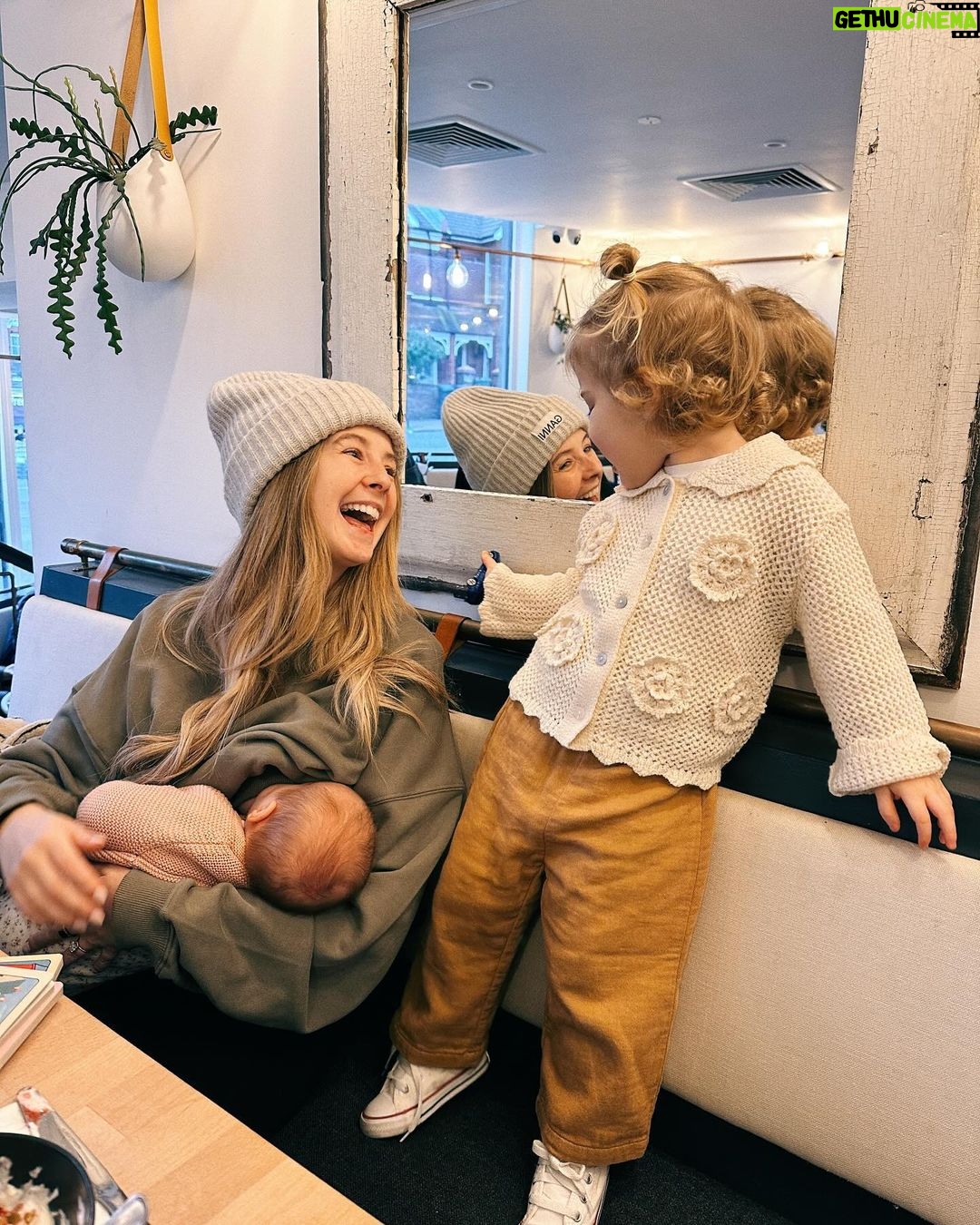 Zoe Sugg Instagram - Week 5 of 2024 ✨ This week I think the overall vibe was “feeling more myself” I don’t think I’d quite realised how long (since the first trimester of pregnancy basically) that I just haven’t quite felt like me. Whether that was the pregnancy itself & everything that comes with growing a human both mentally and physically and then birth and recovery & newborn tiredness that follows. This week I felt my energy creep back, but not just that, I started to notice things a bit more and felt them more deeply too. Almost felt like a mental and physical cloud had lifted slightly (One I got so used to I didn’t realise it was there) if you’re in the depths of pregnancy or early post partum life, I hope this resonates somewhat! You will recognise yourself again, sometimes it just takes a bit of time ♥️ (and in the mean time, look at what you’ve created!!) x 1. Alfie & I went for a little date morning breakfast at @oeuf.cafe (with a teeny third wheel in tow) 2. Outfit mirror pic! Tap to see where things are from! 3. Hair was looking glorious thanks to the refresh from @samantha.cusick and the fact that I’d actually spent some time on it 😜 4. If you don’t order “frumpets for the table” when you go to @oeuf.cafe then you’re doing it all wrong! (Highly recommend the apple crumble ones!) 5. This little lady is becoming more and more expressive and it’s the cutest! She has really started interacting with us 🥰 6. O has been really into painting & drawing this week which has been so cute to watch. I think she would happily sit and do this for hours and she only painted her lips once 😅 7. Lots of walks in the evening light which has been so good for my brain! It might take us a while to bundle everyone up and actually leave the house but once we have it’s so worth it! 😂 8. Managed to get out and sort my nails out with @bw.nails at @bw.collective11 (hadn’t had them done since Novie has been born!) 9. Went for breakfast with the gjrls to meet auntie @poppydeyes at @theflourpotbakerybrighton and it was so lovely!! 10. 8 weeks of Novie 🧸