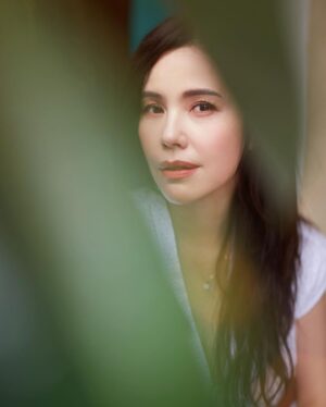 Zoe Tay Instagram - 🩷❤️🧡💛💚💙💜
没有人能预知未来的命运，
但我们可以用愉悦的表情面对命运。
周末愉快🩷

#周末心情 
#一切尽在不言中❤️ 
#有你的感觉真好
#自己的路自己決定 
#简单就是快乐_幸福如此简单 
#五彩缤纷的世界 
#感受生活的美好与温度 
📸 @xiangjungeng 

#ZoeTay #鄭惠玉 #惠声玉影  #佐伊の語