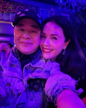 Zoe Tay Instagram - 🎊🎊🎈🎂♥️🎂🎈🎊🎊
今年又与这值得的人间多相处了一年。🍰
🎊吃蛋糕日🎂🎊
愿每一步都活成自己喜欢的样子。

#过生日要开心 
#birthdaycelebration 
#lovelifeloveall 
#有缘千里来相会 
#谢谢你出现在我的行程里 
#朋友可遇不可求
#珍惜♥️感恩 
#长一岁长一智 ✌🏻
#无忧无虑无病无痛♥️
#摩羯座capricorn♑ 
#过生日要有仪式感💕 
#幸福其实很简单🐒🐑🐥🐽🐯 
#保持初心莫忘初衷 
#生日愿望很简单 
#健康体魄活的精彩 

#ZoeTay #鄭惠玉 #惠声玉影  #佐伊の語