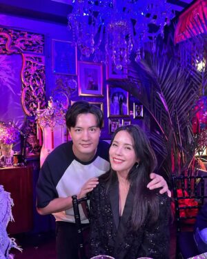 Zoe Tay Instagram - 🎊🎊🎈🎂♥️🎂🎈🎊🎊
今年又与这值得的人间多相处了一年。🍰
🎊吃蛋糕日🎂🎊
愿每一步都活成自己喜欢的样子。

#过生日要开心 
#birthdaycelebration 
#lovelifeloveall 
#有缘千里来相会 
#谢谢你出现在我的行程里 
#朋友可遇不可求
#珍惜♥️感恩 
#长一岁长一智 ✌🏻
#无忧无虑无病无痛♥️
#摩羯座capricorn♑ 
#过生日要有仪式感💕 
#幸福其实很简单🐒🐑🐥🐽🐯 
#保持初心莫忘初衷 
#生日愿望很简单 
#健康体魄活的精彩 

#ZoeTay #鄭惠玉 #惠声玉影  #佐伊の語