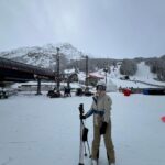 Zoe Tay Instagram – ❄️❄️🤍⛷️🎿🏂🤍❄️❄️
买的新的相机，试着自己手持拍摄，ka lang ka bou 没拍到最好的效果，算了吧，还是交给蒋爷掌机吧！📹🎬
自从去年脚动了手术，就担心自己这次不能尽情放松地滑雪，让孩子们扫兴，脚康复还算是痊愈了，虽然是战战兢兢的，还是可尽兴享受地滑山风景了！⛷️🤍❄️😍
第一次到法国滑雪，天气还算不错，雪景优美怡人，雪山也刺激挑战。
Family holiday 2023🤍❄️
Happy to be back on the ski slopes .🎿♥️
Getting better each time, keep it up.
France ski, fun ski. 🎿🤍🏂

#与家人有约❄️⛷️🤍🏂
#bondingtime❤️ 
#familtadventures 
#famikytrip2023 🤍
#happytobebacktoskiagain
#滑雪⛷️好好玩但超累😥 
#肌肉酸痛无力 😅
#缓缓滑行怕脚受伤😥
#康复了哦 
#幸福其实很简单🐒🐑🐥🐽🐯 

#ZoeTay #鄭惠玉 #惠声玉影  #佐伊の語 Club Med Tignes