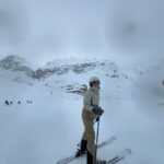 Zoe Tay Instagram - ❄️🤍⛷️☃️🎿👱🏻‍♀️👨‍🦲🧑🏻‍🦱🧒🏻👦🏻🤍❄️ Bonjour 登山自由行，逍遥自在真愉快。 法国雪上滑过不同的小城，风格各异，一路上感受不一样的美景，好享受。 去上了滑雪课程，掌握更好控制在雪山上。儿子和老公都说我有小进步了，哈哈哈！！虽然全身腰酸背痛，也要坚持下去，再接再厉，因为明天会更好，再努力⛷️👌🏻❄️🤍 #滑雪 🎿 #与家人有约❤️ 之旅 # #小进步大满足😍 #全身腰酸背痛😵 肌肉紧绷 #雪中游❄️⛷️ #幸福其实很简单🐒🐑🐥🐽🐯 #ZoeTay #鄭惠玉 #惠声玉影 #佐伊の語 Tignes, France
