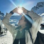 Zoe Tay Instagram - ❄️❄️🤍❄️☃️❄️🤍❄️❄️ 雪白的山，温暖的太阳，这天气太适合…..🎿🤍⛷🤍️🏂 #假期開始 #蓝天白云雪山 #上山趴趴走 #家人出遊 #幸福其实很简单🐒🐑🐥🐽🐯 #满足感和快乐就是那么简单🤓 #ZoeTay #鄭惠玉 #惠声玉影 #佐伊の語 Club Med Tignes