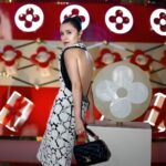 Zoe Tay Instagram - ♥️🔶🏵️🌟💫👜🎄🎊 A Christmas tree is sure to light up your life.🎄💖 Christmas magic is in the air. ✨🌟🎄🎊 #LVGifts #LouisVuitton #seasongreetings #lvxmastree💖🎄🏵️ #xmasiscoming🎄 #ZoeTay #鄭惠玉 #惠声玉影 #佐伊の語 ION Orchard