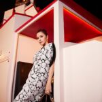 Zoe Tay Instagram - ♥️🔶🏵️🌟💫👜🎄🎊 A Christmas tree is sure to light up your life.🎄💖 Christmas magic is in the air. ✨🌟🎄🎊 #LVGifts #LouisVuitton #seasongreetings #lvxmastree💖🎄🏵️ #xmasiscoming🎄 #ZoeTay #鄭惠玉 #惠声玉影 #佐伊の語 ION Orchard