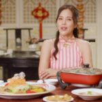 Zoe Tay Instagram – 🧧🏮🐉🐉🐉🏮🧧
龙年要到啦！盆菜绝对是必吃的贺年吉祥菜。
团圆饭一定要讲究，吉祥又丰盛美味。想要和家人聚餐，不需要去订餐厅，只需订购YummyFood推出的品珍招牌盆菜，方便又省时，在家也可以和家人一起享用新鲜丰盛的团年饭。

只要淋上高汤，再开电煮15分钟就能享用！快速且无忧！
盆菜内含有高达18种特选食材，使用新鲜优质食材烹制，每一口都是鲜美滋味！ 

新春早鸟特价优惠至到 2月6日，请务必提前三天预订！
购买盆菜，还附送【极品鲍翅】，电炉与保温袋！

赶紧预订您的盆菜，用矜贵佳肴与亲朋好友迎接龙年的到来！
www.yummyfood.com.sg 
热线: 6741 5588

@yummyfood_sg 
@the_celebrityagency 
#快过年了🐉🧧
#吃盆菜象征合家团圆 🍲
#这盆菜真的是太太太太好吃了不骗你✌🏻
#一家吃盆菜实在好方便
#货真价实👍 
#团圆饭❤️ 

#ZoeTay #鄭惠玉 #惠声玉影  #佐伊の語 Singapore