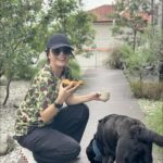 Zoe Tay Instagram - 💖💖☕️☕️🥐🥨💋💋 Hope you have a peaceful weekend that will ease your mind. Happy weekend. 美好的，留在心底；遗憾的，随风散去。 ㊗️周末愉快 #周末打卡 #短暂的假期要好好享受 #cafe打卡新去处 #遇见🐶♥️ #缘分让我们相遇❤️ #ZoeTay #鄭惠玉 #惠声玉影 #佐伊の語 Dou dou bake