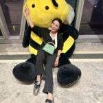Zoe Tay Instagram - 🐝🐝🐝💛💛💛🐝🐝🐝 Happy Sunday! Wishing you a day filled with tranquility and happiness. 人要知足常乐，什么事情都不能想繁杂，心灵负荷重了，就会怨天忧人。如果你简单，这个世界就对你简单。简单生活才能幸福生活。要定期对记忆进行一次删除，把不愉快的人和事从记忆中摈弃。 周末愉快💖 #简单就是幸福 #珍惜有缘人❤️ #幸福其实很简单🐒🐑🐥🐽🐯 #关爱自己关爱家人 #ZoeTay #鄭惠玉 #惠声玉影 #佐伊の語