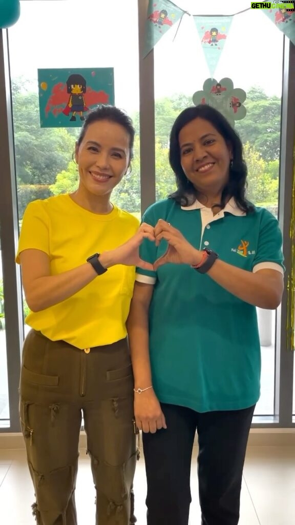 Zoe Tay Instagram - 🩷🩷🩷👵🏼👴🏻💙💙💙 In line with this year’s theme, #CelebratingCommCare, let us recognise and appreciate the hard work and dedication of all Community Care staff who play an essential role in helping our seniors live well and age gracefully ❤️ Also, take part in #Dance2HeartOfCare with your family/friends to show your appreciation for the hard and heart work and contributions of the Community Care sector! 👫 社区护理日快乐！感谢所有社区护理人员，让社区中的年长者能度过充实愉快的乐龄生活! #Dance2HeartOfCare #CelebratingCommCare #关爱与关怀 💖 @aic_singapore @the_celebrityagency #ZoeTay #鄭惠玉 #惠声玉影 #佐伊の語