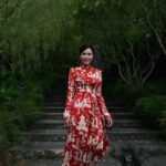 Zoe Tay Instagram - 🍊🍊🧨🧨🐲🧧🧧🍊🍊 大年初八發發發， 龍年到來如意烧，欢声笑语风中飄。 #初八發發發 #龙年耒报平安 #八方耒財💰 #八方见喜 #和樂龍融🦖 #yearofdragon2024🐉 #生龍活虎 #旺旺旺🍍🍍🍍 #ZoeTay #鄭惠玉 #惠声玉影 #佐伊の語 Gardens By The Bay, Marina Baysands, Singapore