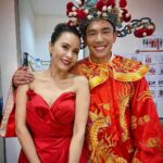 Zoe Tay Instagram - 💰💰💰🧧🐲🧧💰💰💰 大年初四，接财神， 财运滚滚，定能一夜暴富！ 迎灶王，定能生活更加美好！ 这财神也太帅了吧😍💰♥️ @elvinngchoonsiong 咱们电视台的财神，一个比一个帅。😍 @the_celebrityagency @_mediacorp_ #初四迎財神 💰🍊🧧 #财神帅哥♥️💰🍊 #财神爷驾到 #招财进宝旺旺来 #财源滚滚来鸿运当头 #幸福健康美满 #龙宝贺瑞献新春 #ZoeTay #鄭惠玉 #惠声玉影 #佐伊の語 Singapore