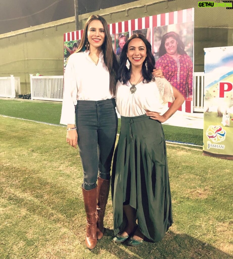 Zoe Viccaji Instagram - I always look forward to the few times I get to perform with my little @rachelavanviccaji on stage ❤️❤️ #karachi #sisterpower #zoeviccaji #racheviccaji