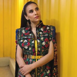 Zoe Viccaji Instagram - Out and about after a very very long time!! Here’s a picture between the masks! Thank you @bohemebykanwal for the lovely cape and @nidakhan.hairstylist for the jumpsuit ❤️❤️ I had a ball with these two  @aamnailyas @nimrakhan_official