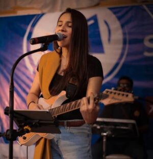 Zoe Viccaji Instagram - I had such a great time in Lahore this week!! - thank you @aiesecpk for all the Love! #pakistan #lovetour #lahore #cokestudio #rampam