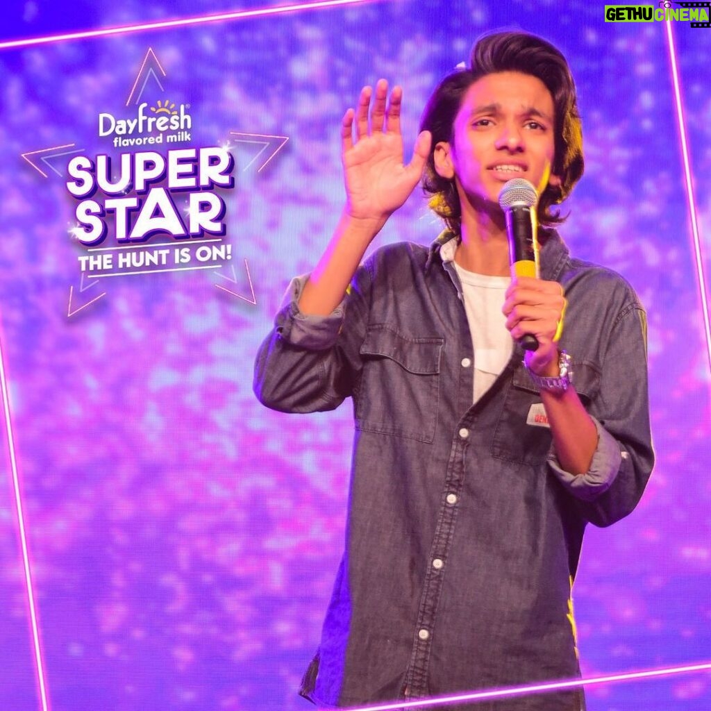 Zoe Viccaji Instagram - I am thrilled to announce Rizwan Adil from IoBM as the winner of Dayfresh Super Star! His soulful voice blew us and the crowd away! Congratulations Rizwan! Keep working hard on your talent and keep shining 🌟 #DayfreshSuperStar #GetReadyToShine