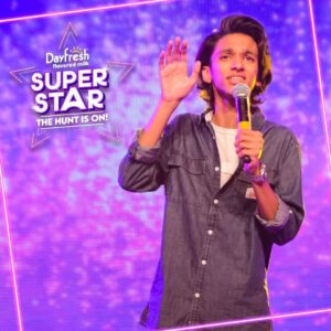 Zoe Viccaji Instagram - I am thrilled to announce Rizwan Adil from IoBM as the winner of Dayfresh Super Star! 

His soulful voice blew us and the crowd away!

Congratulations Rizwan! Keep working hard on your talent and keep shining 🌟 

#DayfreshSuperStar #GetReadyToShine