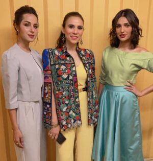 Zoe Viccaji Instagram - Out and about after a very very long time!! Here’s a picture between the masks! Thank you @bohemebykanwal for the lovely cape and @nidakhan.hairstylist for the jumpsuit ❤️❤️ I had a ball with these two  @aamnailyas @nimrakhan_official