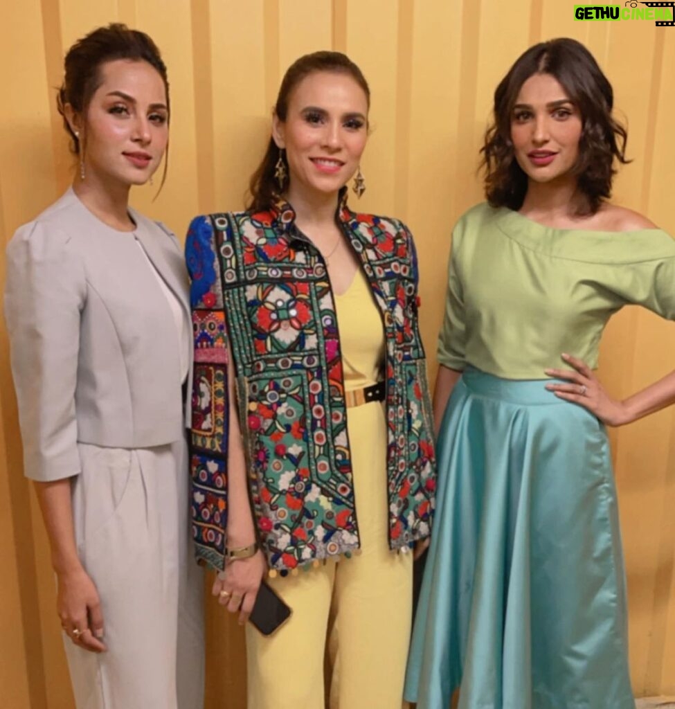 Zoe Viccaji Instagram - Out and about after a very very long time!! Here’s a picture between the masks! Thank you @bohemebykanwal for the lovely cape and @nidakhan.hairstylist for the jumpsuit ❤❤ I had a ball with these two @aamnailyas @nimrakhan_official
