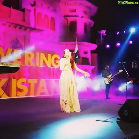 Zoe Viccaji Instagram - Mohatta palace is my stage! One of my favourite places to perform in #Pakistan #mohattapalace #karachi #richhistory #musicismusic #shushtrolls