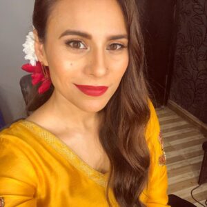Zoe Viccaji Instagram - Getting ready for the big stage! #cokestudio12 🥰 #pakistan #flowers #desi #yellow #bohemebykanwal #redlipstick #newmusic #rohailhyatt #launched #atifaslam #zoeviccaji