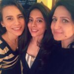 Zoe Viccaji Instagram - Sweet Sundays from another day ❤️ @tararara247 @meherjaffri Karachi, Pakistan