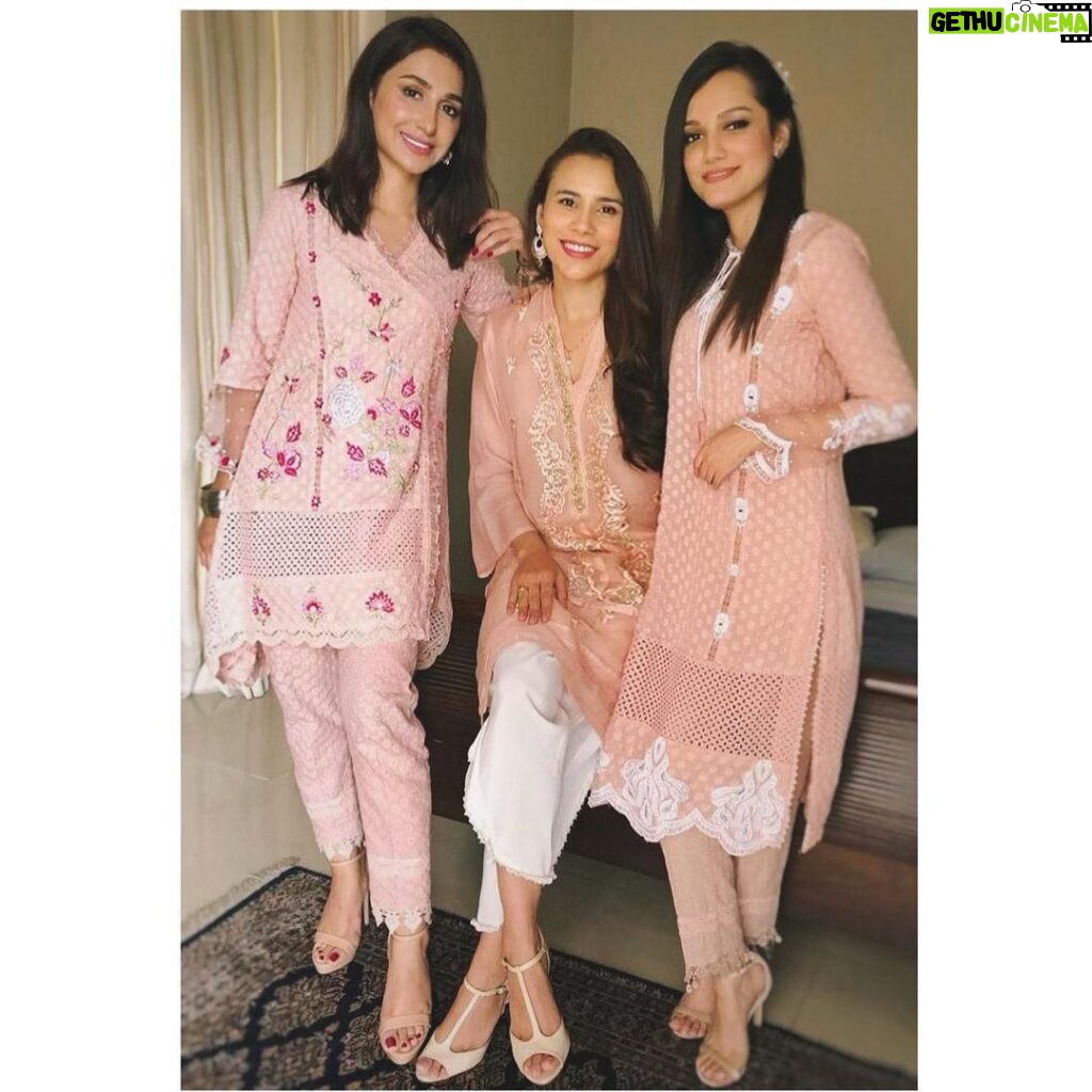 Zoe Viccaji Instagram - Eid with the girls! I never thought I would see so much pink this eid! This was my first ‘real’ eid, especially after marrying into a Muslim family- I’m just getting the hang of it but thank you @meera.ansari for making sure I was dressed appropriately and @asmaamumtazan who gave me some sweet tips on the do’s that go a long way and @nidaykhan for making me feel loved ❤️❤️