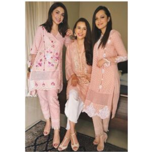 Zoe Viccaji Instagram - Eid with the girls! I never thought I would see so much pink this eid! This was my first ‘real’ eid, especially after marrying into a Muslim family- I’m just getting the hang of it but thank you @meera.ansari for making sure I was dressed appropriately and @asmaamumtazan who  gave me some sweet tips on the do’s that go a long way and @nidaykhan for making me feel loved ❤️❤️
