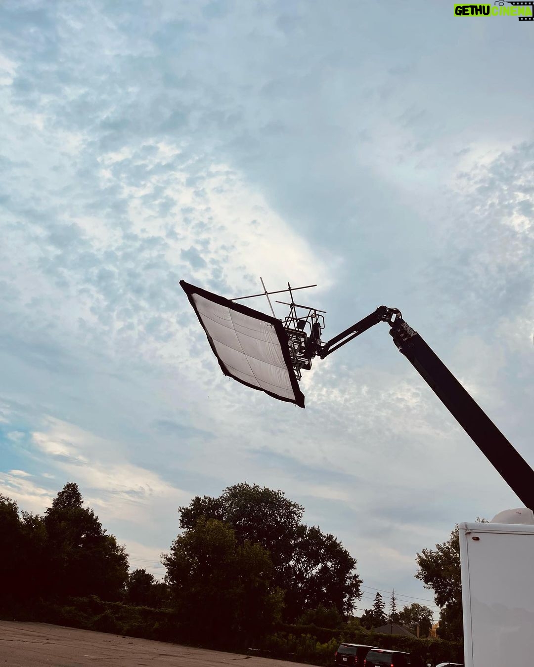 Zoie Palmer Instagram - The crew on this show and every show so often has me in awe, the equipment they need to wear and operate, the speed they have to move to get the shot, often running backwards at a redic clip. They truly are incredible! ❤️