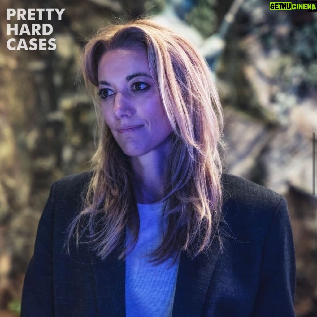 Zoie Palmer Instagram - Comin’ to a Pretty Hard Case near you! Tune into @cbc and @cbcgem for season 3 of @prettyhardcases this Wed Jan 4 at 9pm!