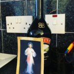 Zoie Palmer Instagram - Sure is nice to be home with my Irish catholic fam where I can find the a lord saviour himself leaning up against a bottle of baileys Irish cream ☘️ 🇮🇪 ☘️ Waterside, Derry