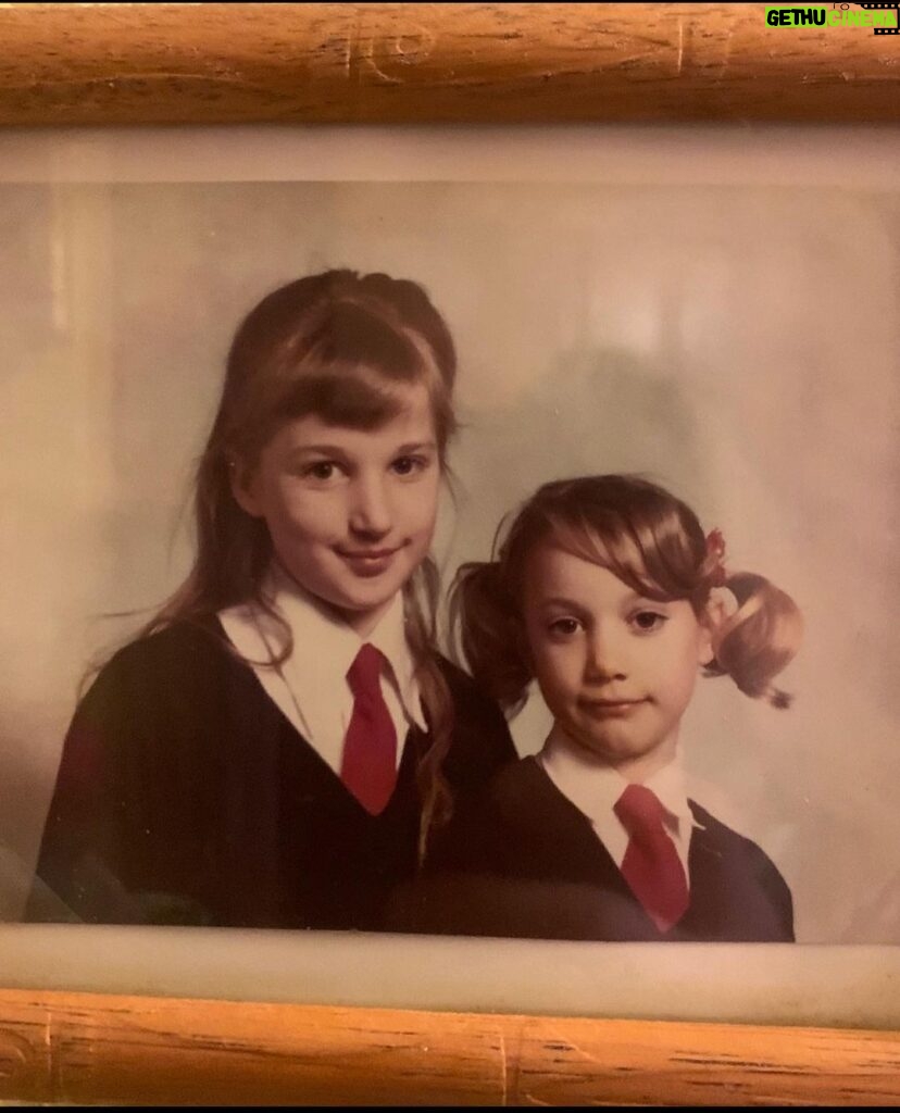 Zoie Palmer Instagram - When you’re in Ireland with your mum and you come across a pic of your sis and you. What a way to end 2020 hey @traceyweiler Derry City, Ireland
