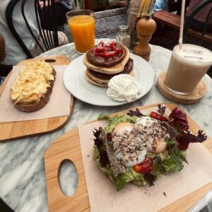 ali ajeena Instagram - Barcelona favourites
