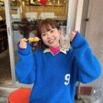 asmi Instagram – みんな聴いてくれたかなって一日中そわそわ🦸🏼‍♀️カミオト夜で山名さんが監督してくださってMV撮ってもらった日の写真🦸🏼‍♀️無事串カツ食べについて来てもらえたasmiの写真🦸🏼‍♀️要は串カツです🦸🏼‍♀️串カツなのさ🦸🏼‍♀️(全然それ以外にもモリモリです盛盛)(めっちゃおたのしみに)このあと深夜2時19分から読売テレビ「カミオト夜」みてねー🫶🏻🦛(見逃し配信はTVerで📺)
📷(窓に映る山名さんもダンディです🦹🏼‍♀️)