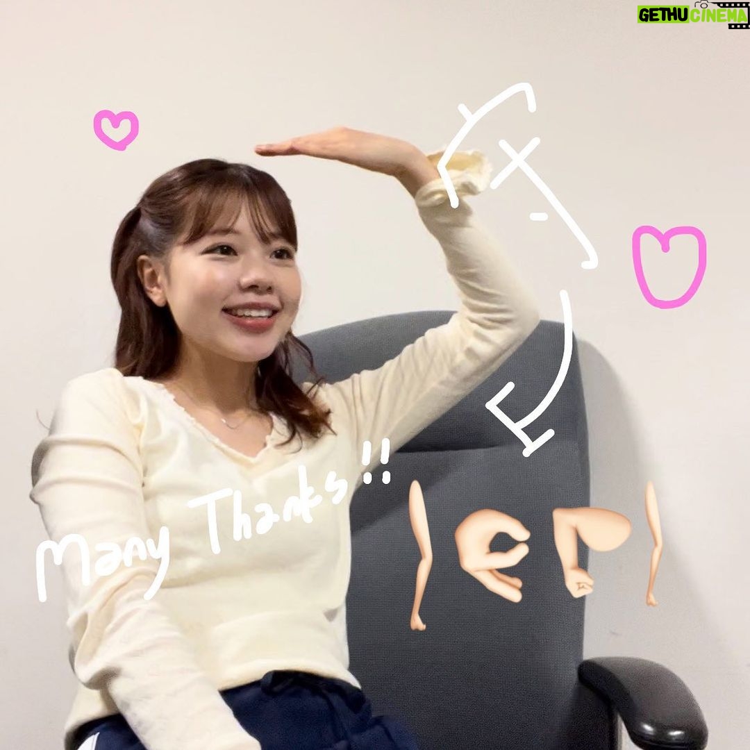 asmi Instagram - 今日はモールツアー2本目!ピエリ守山で出会ってくれた皆さま ありがとうございました☺️☀️ なんだか昨日よりもさらにお子さんが多かった気がした👧🏻👦🏻みんなかわい過ぎ🥹 そんな中でも1部と2部両方いて自作のasmiうちわでこっちを見てくれてた女の子、彼女は人を勇気づけたりパワーを送る大天才やと思いました😚大人になってもどこかで今日のこととかasmiのこと 覚えてくれてるといいなあ🫶🏻 そして初めましてのお姉さんも前から知ってくれてるおじさんも、他にもたくさんたくさん!色んな形の出会いがあった今日!一本一本がほんまに貴重で大切なツアーやなぁと体感しました🪻 ほんで滋賀だいすきやから絶対またすぐ来てまうなあー🚿 全公演 全力100%でいきます!近くに来た瞬間、会える瞬間を逃さないでいてもらえたらとってもうれしいです🥹✨このツアーに関する詳細は、ハイライトのliveのところにまとめてます📱 次は明後日 岡山・アリオ倉敷🍑 お近くの皆さま よろしくお願いします!