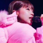 asmi Instagram - 意外かもやけど私実は爆裂人見知り人間でありまして、ほんとは自分から距離を詰めたい場面でもずーっとウジウジしてしまう、それはいつまで経っても成長できないところ。。だがしかしバンドメンバーやスタッフのお兄さまお姉さまみなさん、あたたかい距離感でいつも見守ってくださるわけです😔本当に助かっています…来年はそこをどうにかこうにか、うまいことできるようになってみせるのだ🥹ほんまひとりならこんなに喋るのにおかしな話ಠ_ಠ 2023強い人になります😎 photo by @__tpwbo