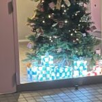 asmi Instagram - . wish 瞬きしてる間に 積もれば雪が２センチくらい 街がキレイよって誘えるのに 口実集めに忙しいMorning とはいえこちらからではなく 誘いは待ちたいものです が 駆け引きなんてする余裕ないでしょ まっすぐいけThe girls どうみえてるの？聞かせてよ わたしは割と夢中だけど ていうかさ、クリスマスどう過ごすの？ あたし君の横歩きたいわ きっとお似合いのスカートがあるんだった それに合うブラウスは…… もう あたしにしとけば？　　　 ど真ん中つかむ予定だったけど どんな理由でも十分だよ 今夜会いたいのはあたしだけ？ 「いまどこ？」ってこんな時間に 聞いてこないでよ 「もうお風呂入ってる」 ふざけるなあたしもあんたも せっかくのお誘いは水に流れて あたしとバスタブをピンクに染めました どう思ってるの？気になるの　 あたしはどうも恋してるよ 待てないわ 言わせてもらうね すきなのよ あたし君の横歩きたいわ きっとお似合いのスカートがあるんだった それに合うブラウスは…… もう あたしにしとけば？　　　 ど真ん中つかむ予定だったけど どんな理由でも十分だよ ねぇ雪、会いたいのはあたしだけ？ 君のことわからないよ 知りたい知れない今が愛おしいな それもいいけど来年もここ歩いていたいから その心のうち見せてよ あれにもこれにも理由があったでしょ 聖夜に会いたいのはあたしだけ？