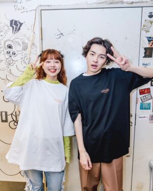 asmi Instagram - imaseくん 1st Live 『POP OVER』
@ 恵比寿LIQUID ROOM 💐 

KERENMIに共に参加した「boy」で 今日 一緒に歌わせていただきました🥹蔦谷さんには客席から見ていただけたようでうれしかったです☺️

 
そして呼んでくれてうれしかった！「同い年で がんばっている人を…」っていう呼び込みも、もしかしたら何気ない言葉かもしれないけどめちゃくちゃうれしかった！

私からみたimaseくんは 眩しい！

3月末にWWWでみたライブもリハーサルでの姿も ぜんぶが本当にかっこよかった！

存在してくれてるだけでなんか勝手に心強くなっちゃうimaseくんは灯🕯️

同い年として恥じないようにこれからもがんばる🥹 @imase11_9 ありがとう🙏🏻