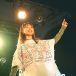 asmi Instagram - 1枚目はクイズコーナーの正解者の私物にサインをしているところです🤭せっかく近い距離で会えるから楽しいこと沢山しました！いっぱいお話もできて嬉しかった🪅 今回来られなかったみんなも、これからいっぱい直接会って歌やパワーを交わせる場所を作るので、待っていてほしい🥹ツアーなども解禁したので、ファンクラブ入るか迷ってる人もぜひ早めに入会して、来てほしいなと思います😚asmiを好きでいてくれているなら楽しいこといっぱいやってるしこれからもやるので！そこは安心してください🫀 そしてそのツアーには、ファンクラブに入らない人ももちのロンで大ウェルカムなので、来てほしいなと思っています！未だ見ぬあなたと出会ってみたいのです🤔✨サイコーのライブ空間作れるように、みんなにハッピーになって帰ってもらえるように精一杯がんばります🙏🏻よろしくお願いします😚たのしいことしたいなー💭 追記_φ(･_･ earth mealを皆んなで初めて、歌いました😌 幸せ、有り難み、ハッピー、ラブ、ピース… この世のすばらしいことの全てを、丸ごと実感できるあの瞬間 これから一緒に末永くいっぱい感じようね！ 📸 @_yamauchimai