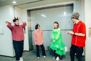 asmi Instagram - 意外かもやけど私実は爆裂人見知り人間でありまして、ほんとは自分から距離を詰めたい場面でもずーっとウジウジしてしまう、それはいつまで経っても成長できないところ。。だがしかしバンドメンバーやスタッフのお兄さまお姉さまみなさん、あたたかい距離感でいつも見守ってくださるわけです😔本当に助かっています…来年はそこをどうにかこうにか、うまいことできるようになってみせるのだ🥹ほんまひとりならこんなに喋るのにおかしな話ಠ_ಠ 2023強い人になります😎

photo by @__tpwbo